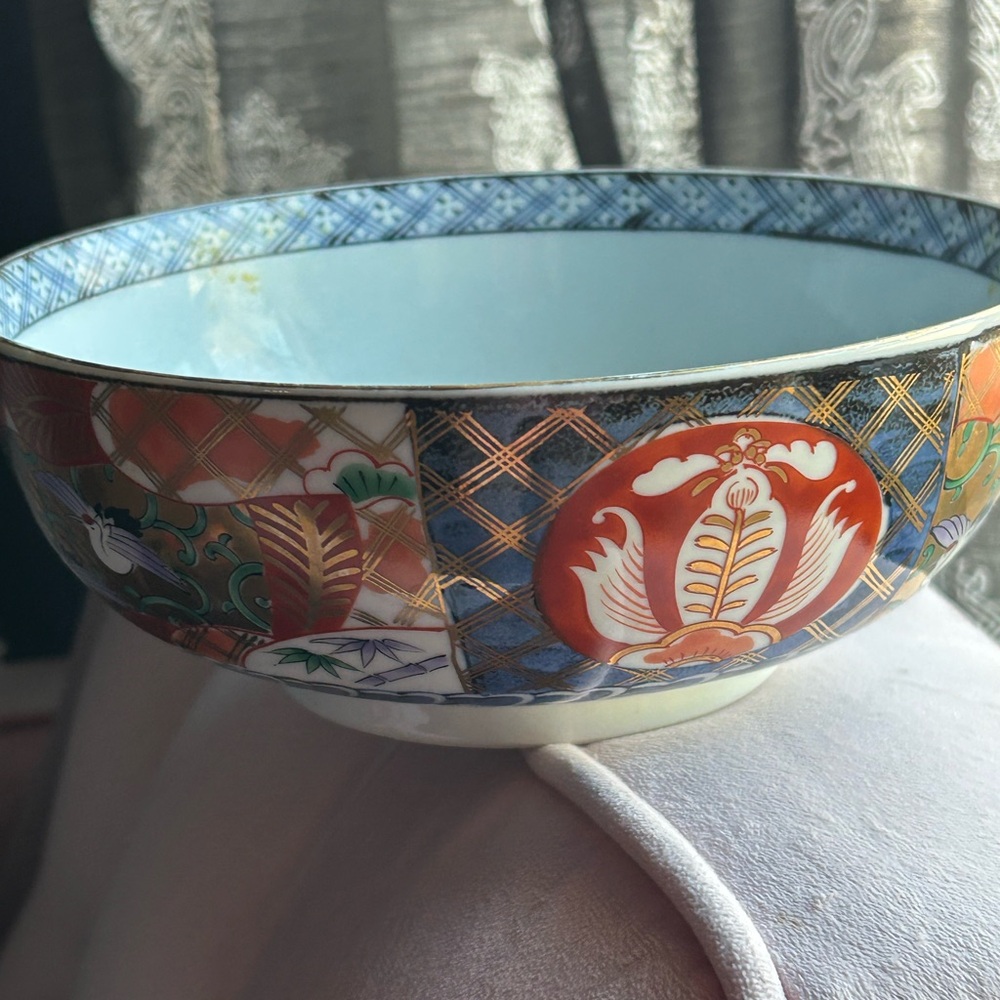 Elegant Blue and Gold Porcelain Bowl - Picture 3 of 8